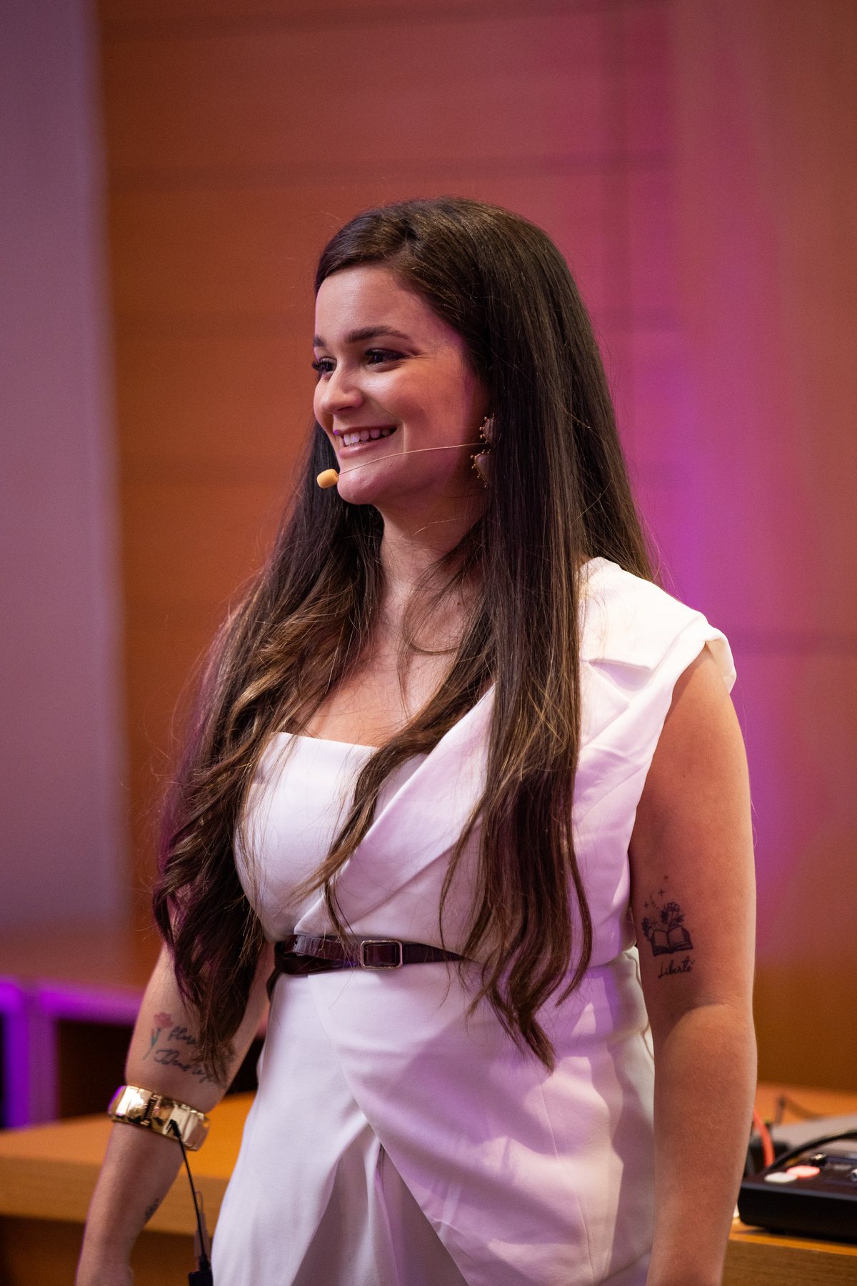 Adrielle Fernandes em evento de formação